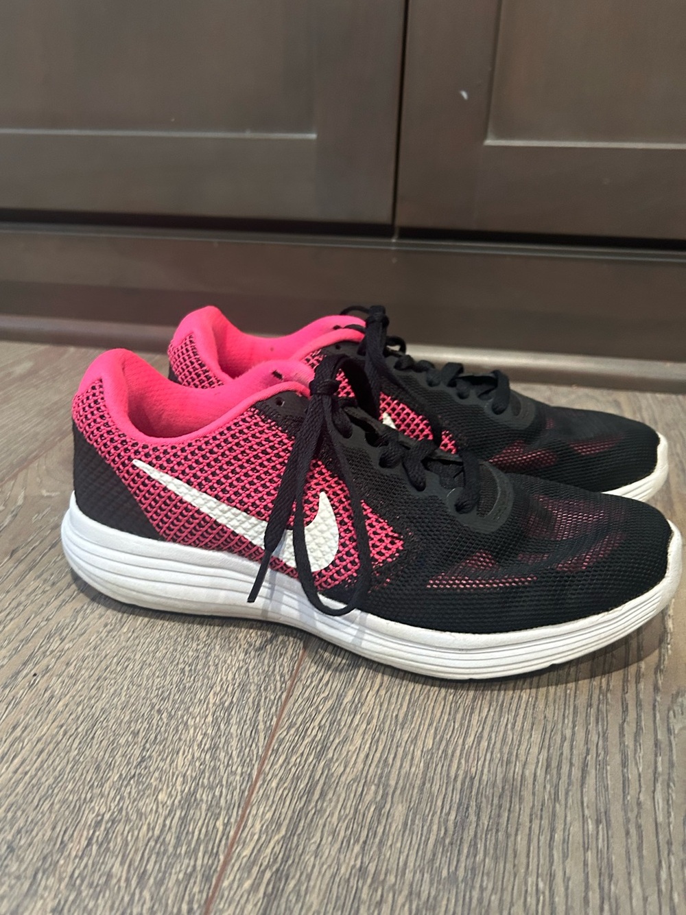 Nike Women's Black & Pink Mesh Athletic Sneakers